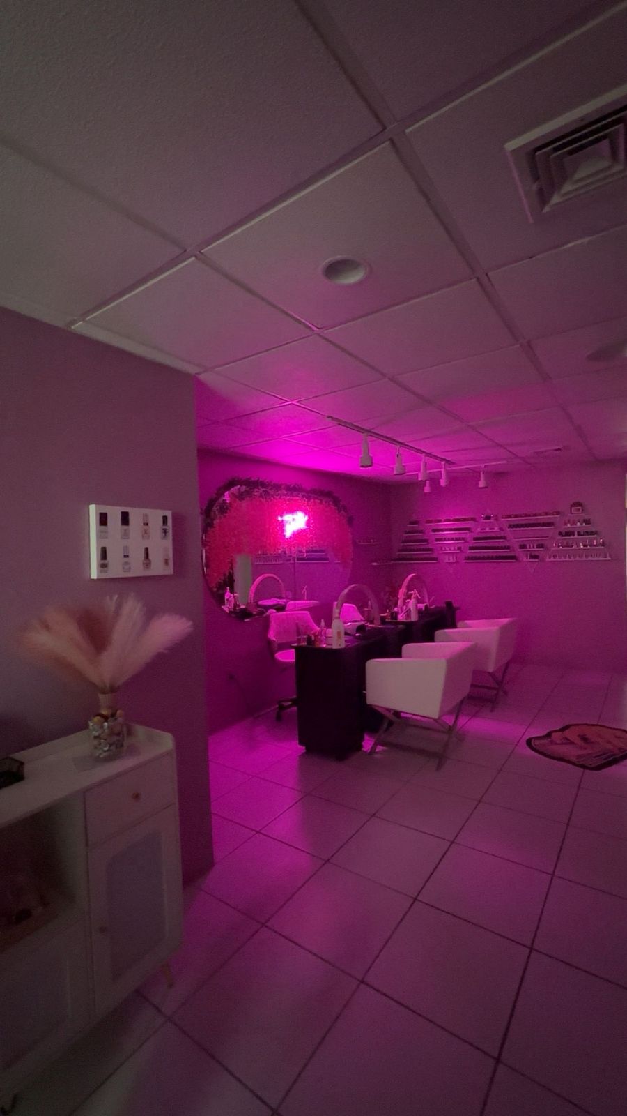 Kida Aesthetic Nails studio interior